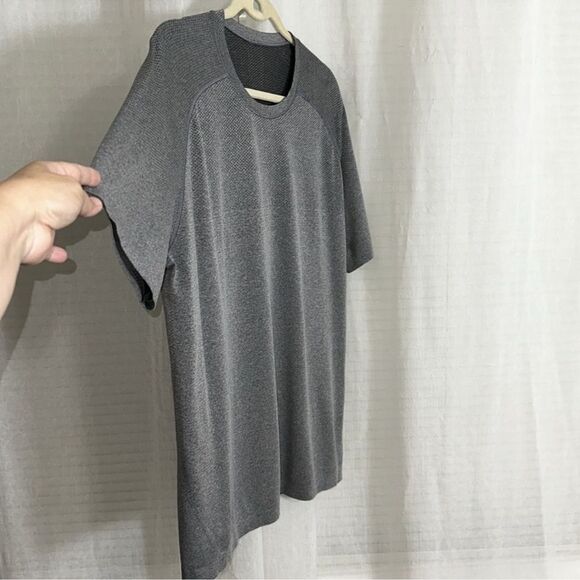 lululemon XL Men’s Gray Crewneck Raglan Short Sleeve Active Workout Tee - Picture 5 of 13